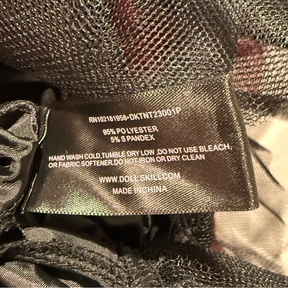 Dolls Kill Call Me Cruel Costume, Disney’s Cruella de Vil Plus Size Cosplay 3X - Picture 10 of 10